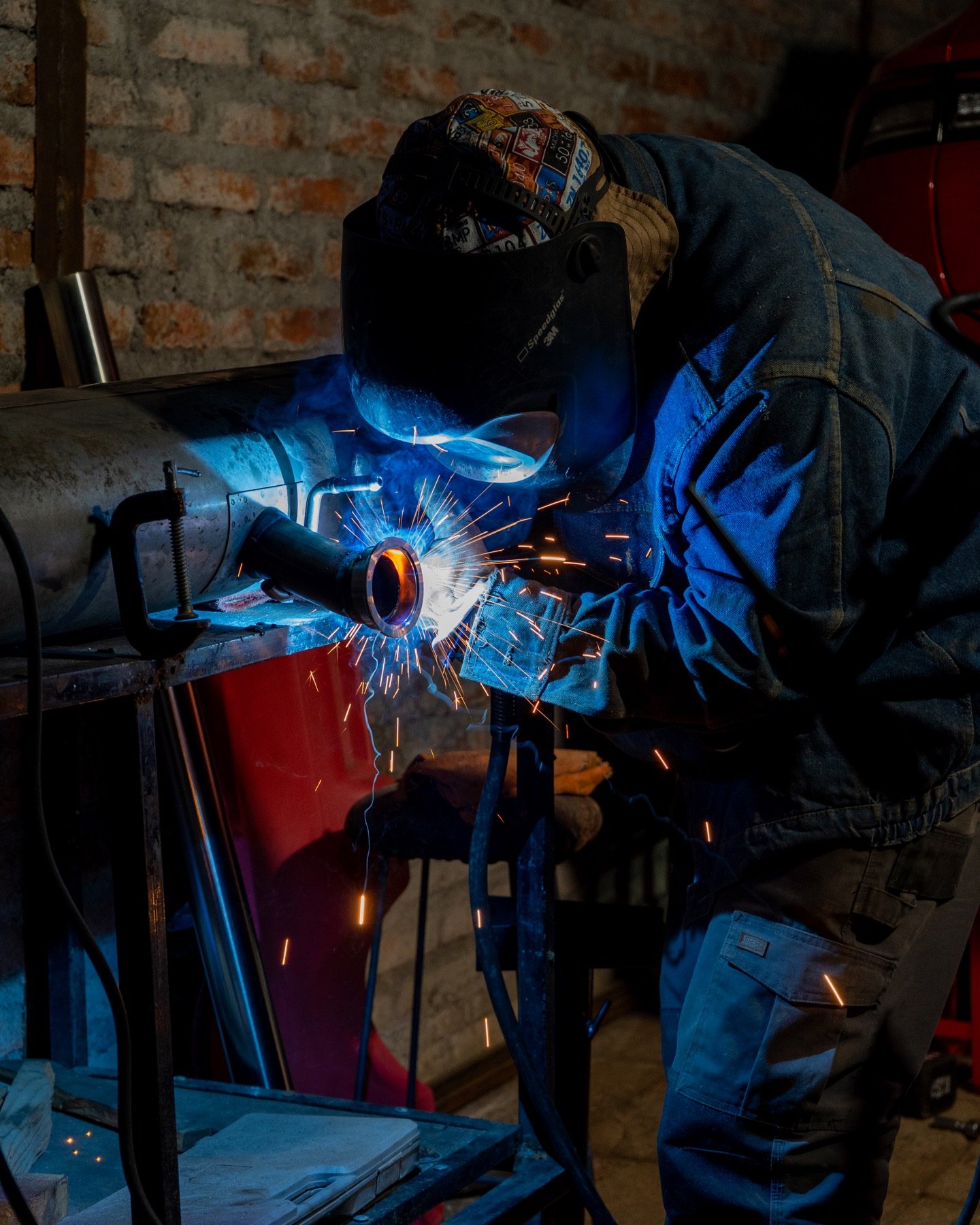 Fabricación especializada de escape en el taller HF Performance