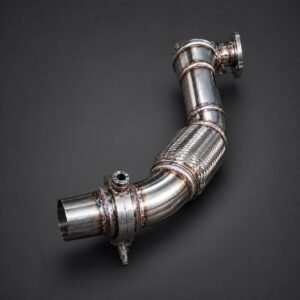 Downpipe a medida — imagen referencial generada con IA